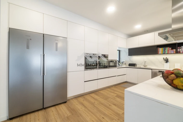 Moradia T4 para Venda em Milheiros Foto 38