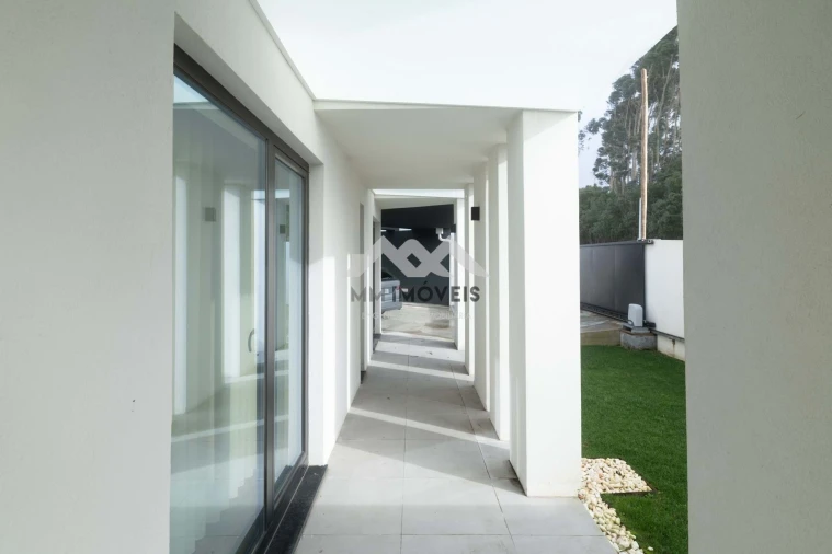 Moradia T4 para Venda em Milheiros Foto 12