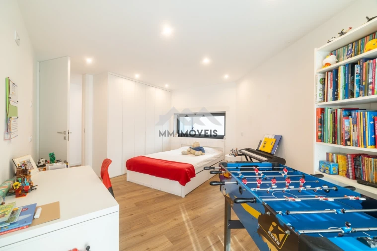 Moradia T4 para Venda em Milheiros Foto 30