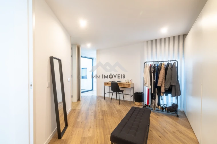 Moradia T4 para Venda em Milheiros Foto 15