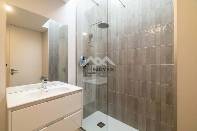 Moradia T4 para Venda em Milheiros Foto 31