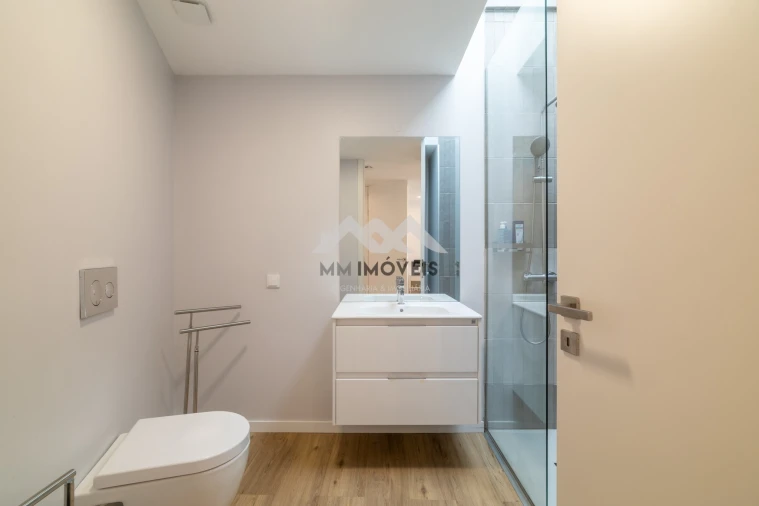 Moradia T4 para Venda em Milheiros Foto 27