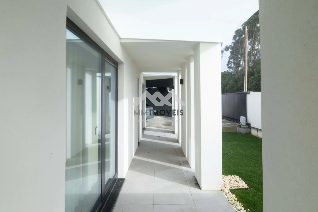 Moradia T4 para Venda em Milheiros Foto 12