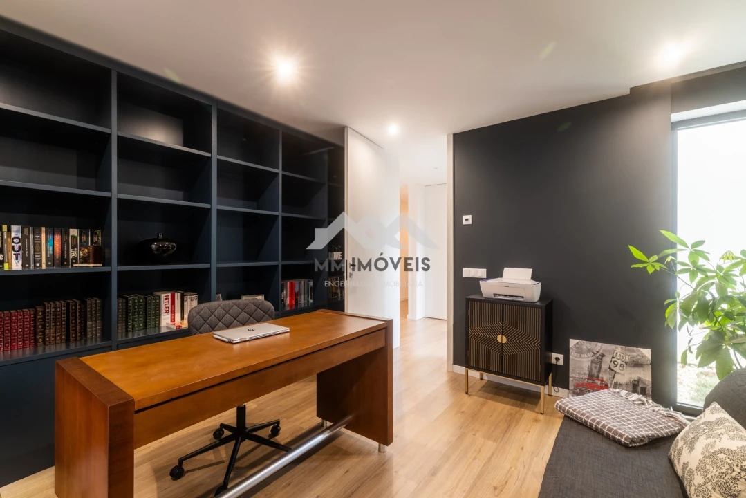 Moradia T4 para Venda em Milheiros Foto 22