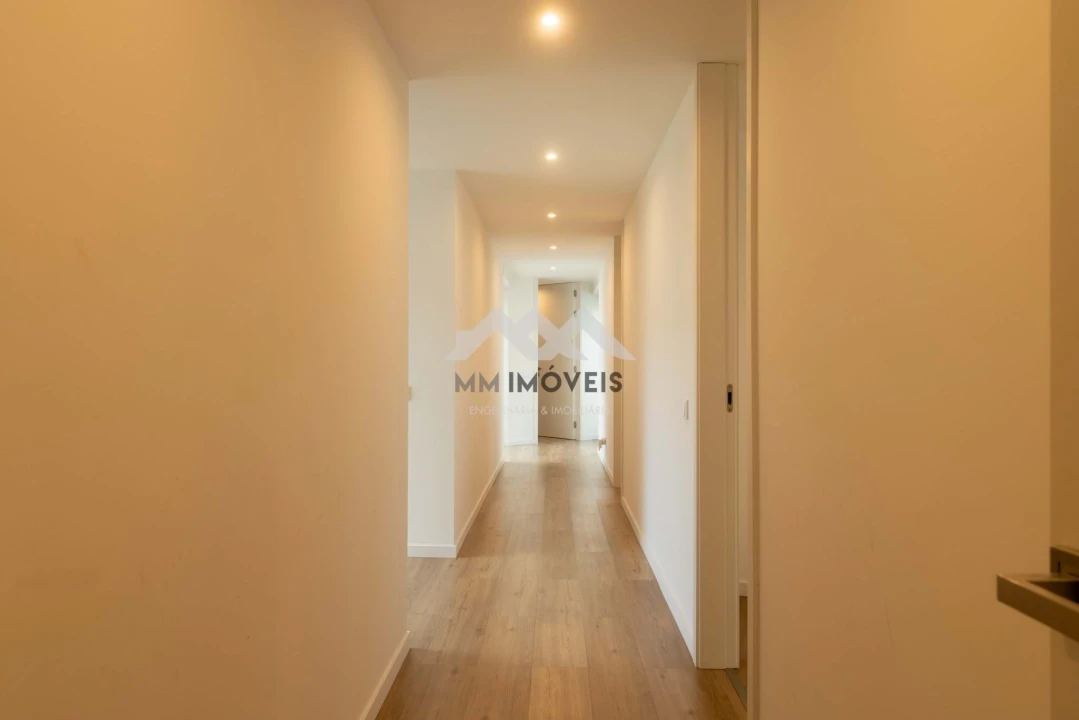 Moradia T4 para Venda em Milheiros Foto 34