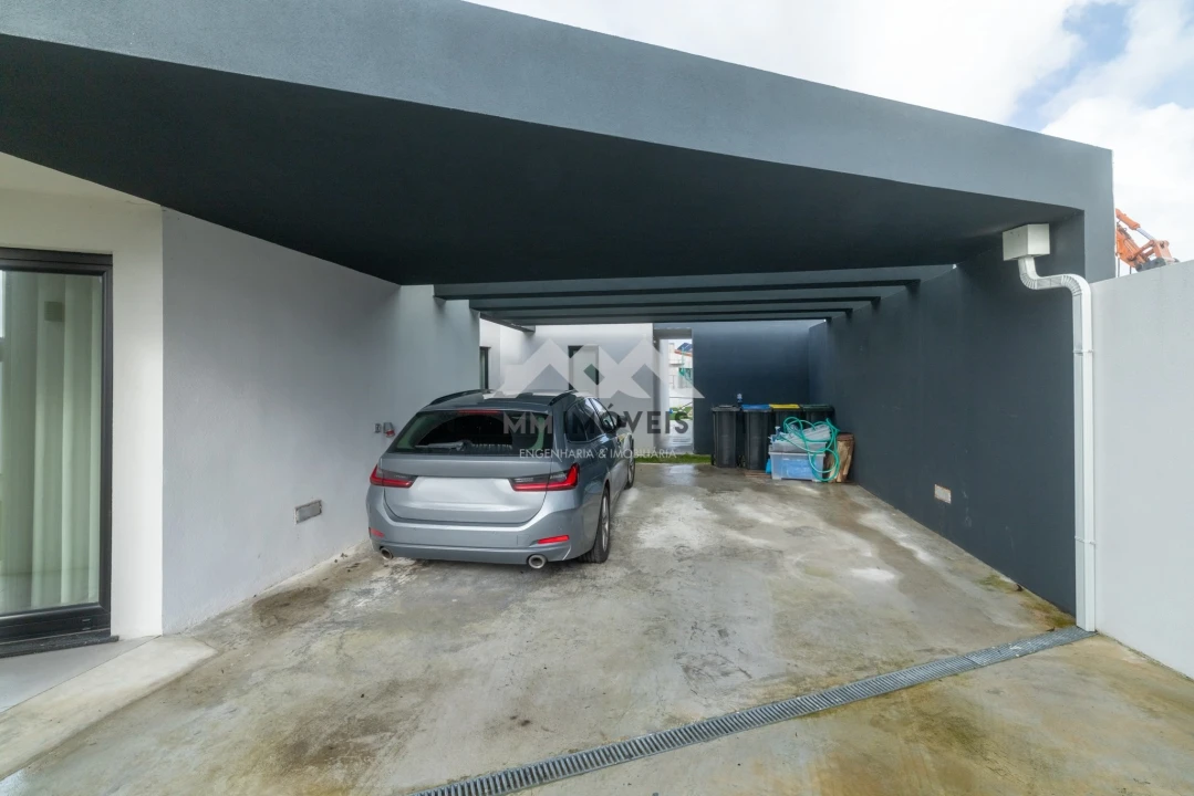 Moradia T4 para Venda em Milheiros Foto 51