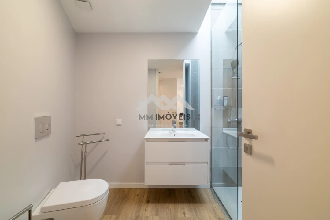 Moradia T4 para Venda em Milheiros Foto 27