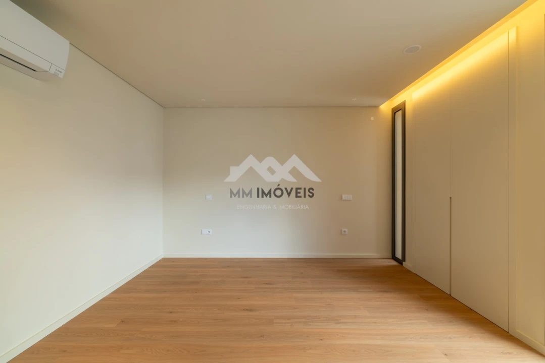 Moradia T3 para Venda em Fânzeres e São Pedro da Cova Foto 13