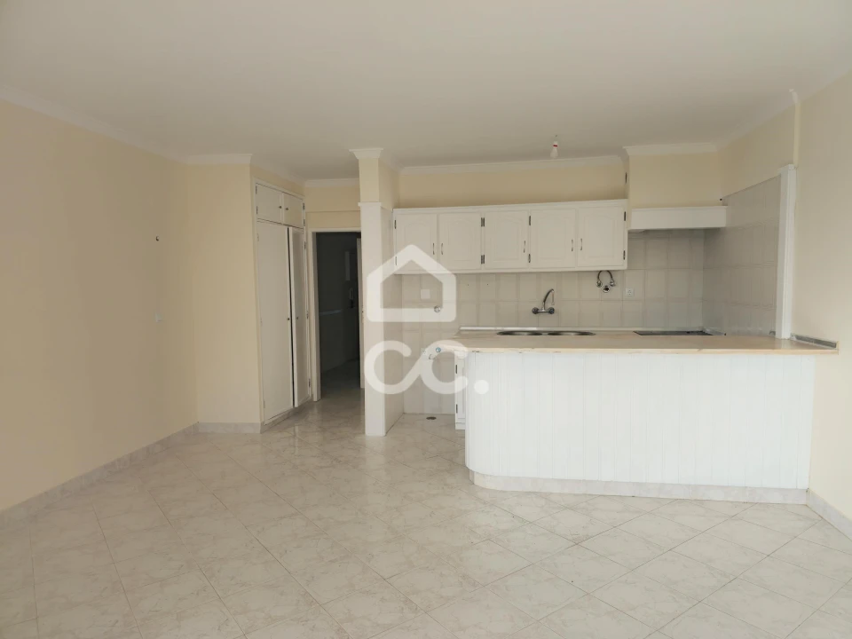 Apartamento T1 para Venda em Agualva e Mira-Sintra Foto 2