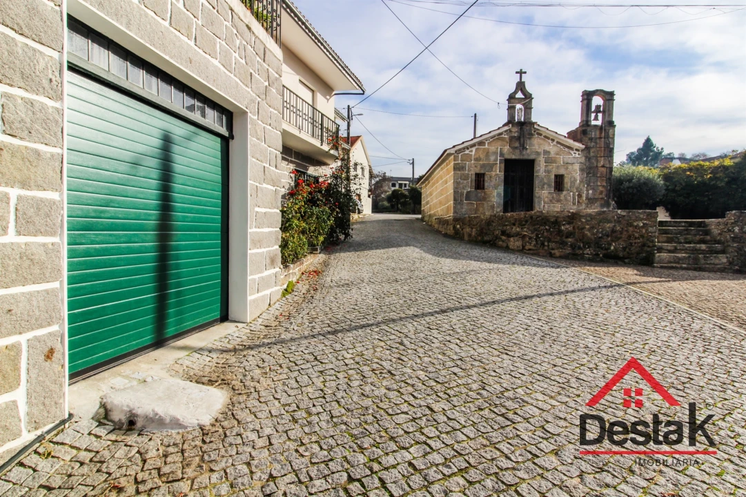 Moradia T6 para Venda em Arcozelo das Maias Foto 40