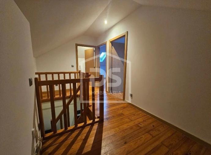 Moradia T4 para Venda em Maceira Foto 7