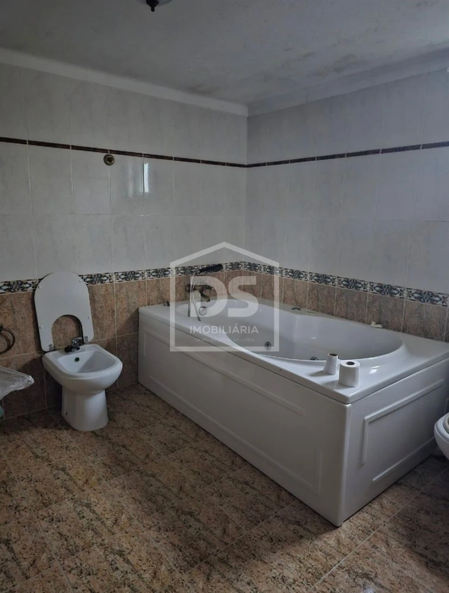 Moradia T4 para Venda em Maceira Foto 2