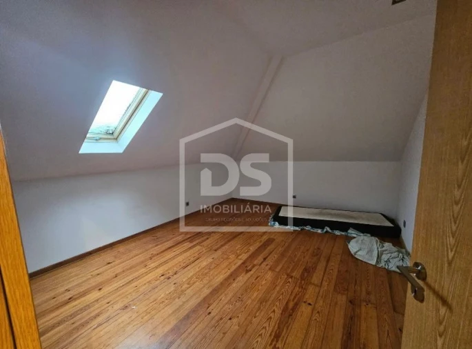 Moradia T4 para Venda em Maceira Foto 5