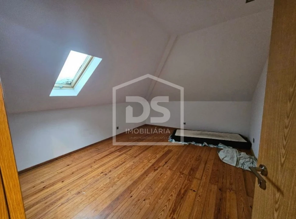 Moradia T4 para Venda em Maceira Foto 5