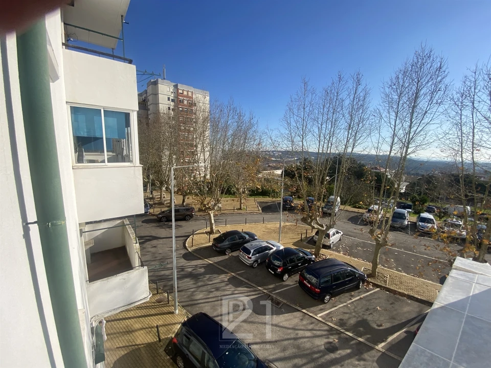 Apartamento T2 para Arrendamento em Massamá e Monte Abraão Foto 21