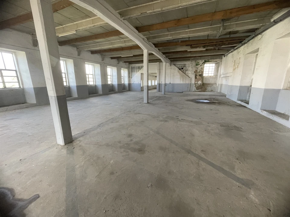 Armazém para Venda em Gouveia (São Pedro e São Julião) Foto 7