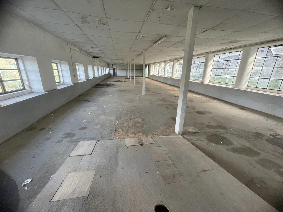 Armazém para Venda em Gouveia (São Pedro e São Julião) Foto 9