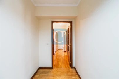 Apartamento T2 para Arrendamento em Aldoar, Foz do Douro e Nevogilde