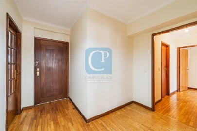 Apartamento T2 para Arrendamento em Aldoar, Foz do Douro e Nevogilde