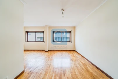 Apartamento T2 para Arrendamento em Aldoar, Foz do Douro e Nevogilde