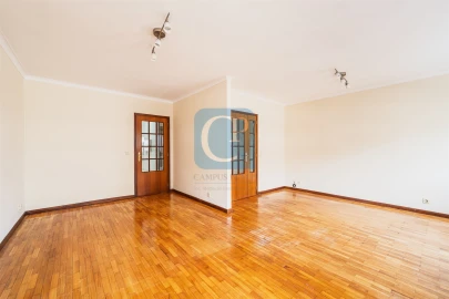 Apartamento T2 para Arrendamento em Aldoar, Foz do Douro e Nevogilde