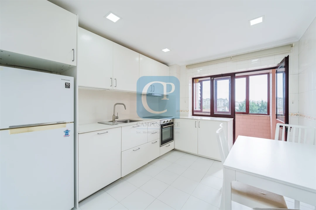 Apartamento T2 para Arrendamento em Aldoar, Foz do Douro e Nevogilde Foto 2