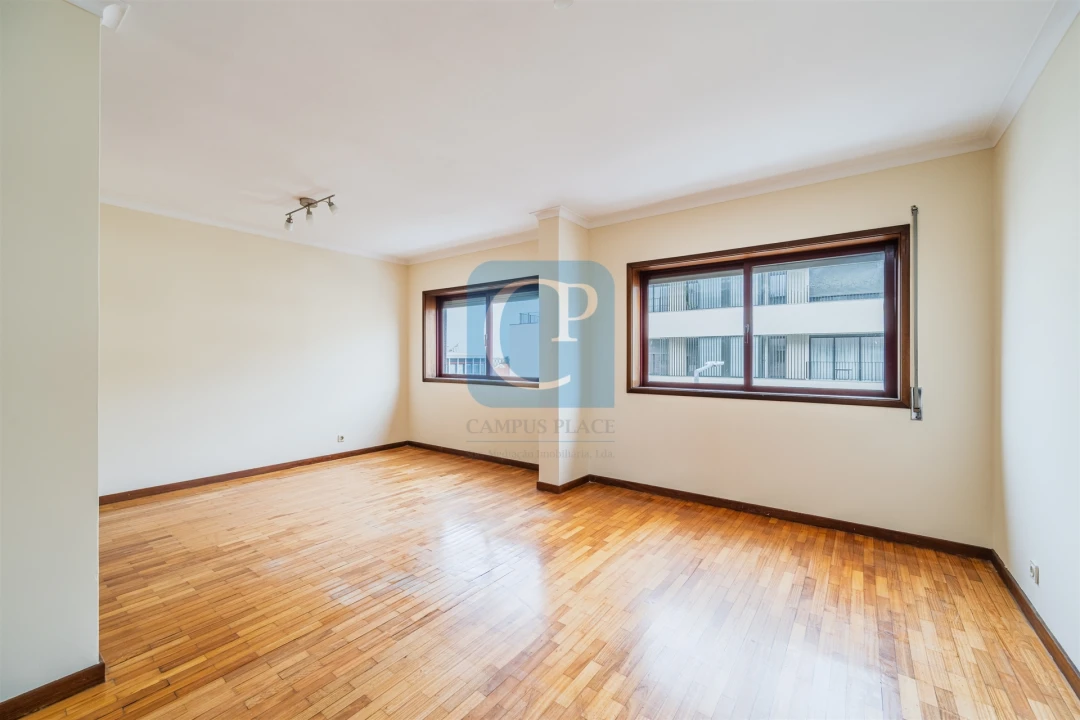 Apartamento T2 para Arrendamento em Aldoar, Foz do Douro e Nevogilde Foto 1