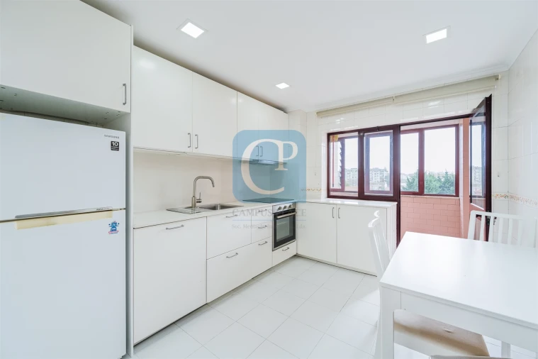Apartamento T2 para Arrendamento em Aldoar, Foz do Douro e Nevogilde Foto 2