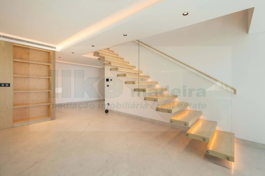 Moradia T4 para Venda em Funchal (Santa Maria Maior) Foto 42