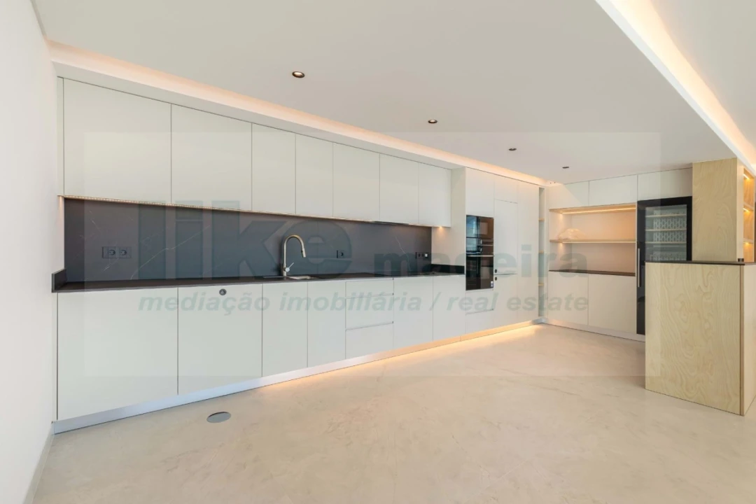 Moradia T4 para Venda em Funchal (Santa Maria Maior) Foto 44