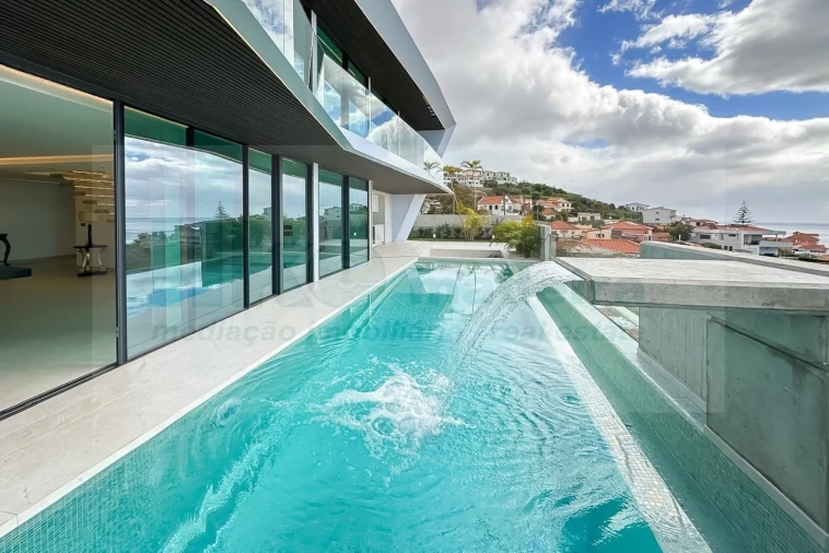 Moradia T4 para Venda em Funchal (Santa Maria Maior) Foto 6