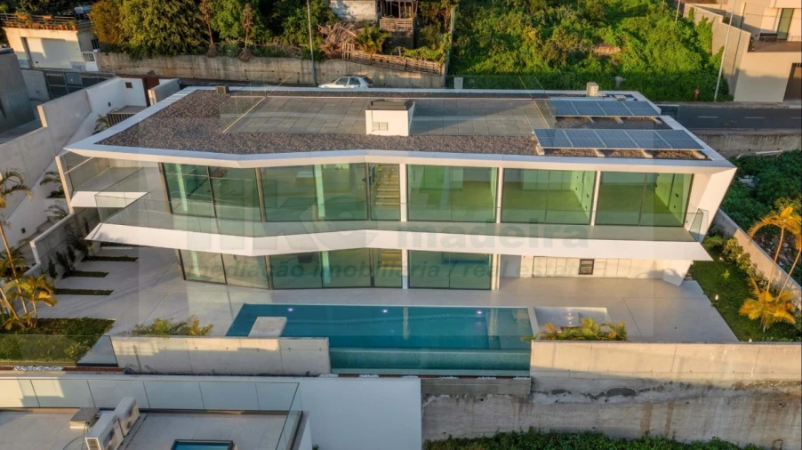 Moradia T4 para Venda em Funchal (Santa Maria Maior) Foto 9