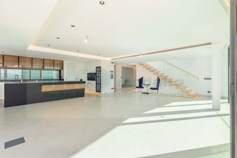 Moradia T4 para Venda em Funchal (Santa Maria Maior) Foto 18