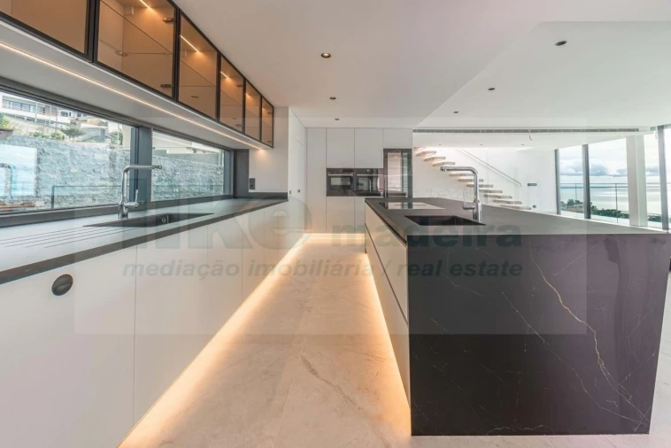 Moradia T4 para Venda em Funchal (Santa Maria Maior) Foto 21