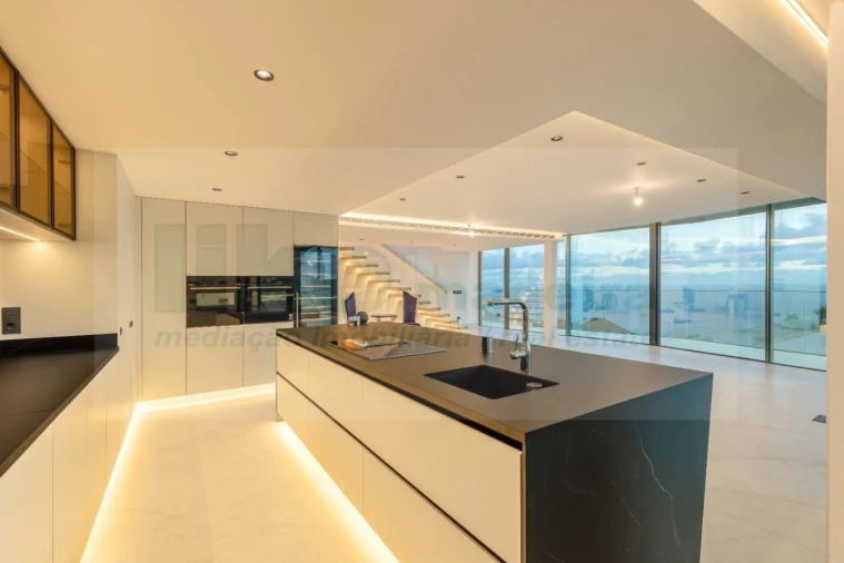 Moradia T4 para Venda em Funchal (Santa Maria Maior) Foto 22