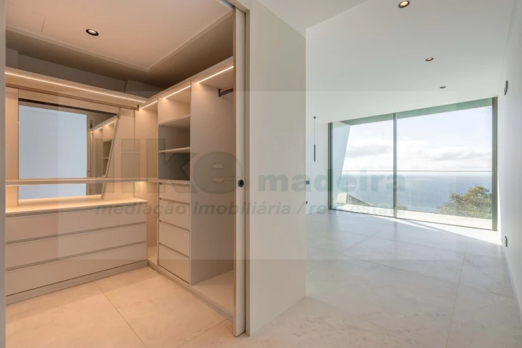 Moradia T4 para Venda em Funchal (Santa Maria Maior) Foto 34