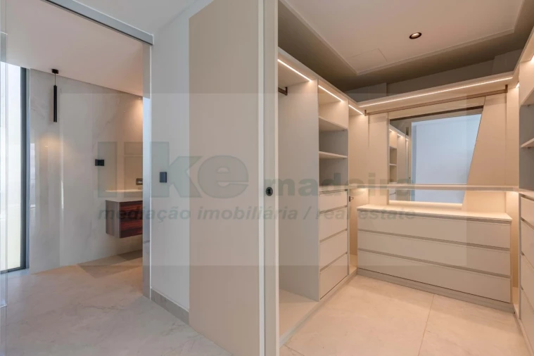 Moradia T4 para Venda em Funchal (Santa Maria Maior) Foto 41