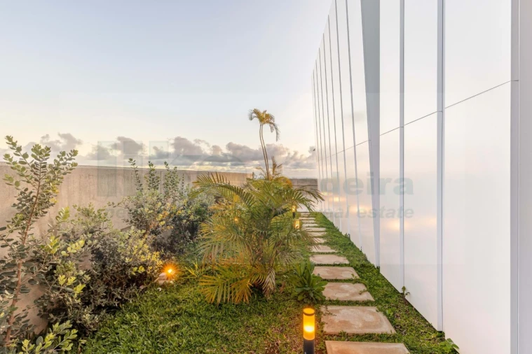 Moradia T4 para Venda em Funchal (Santa Maria Maior) Foto 48