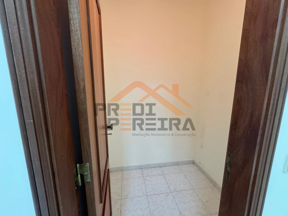 Loja para Venda em Cacém e São Marcos Foto 11