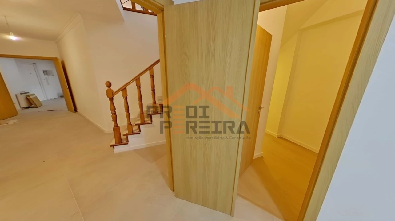 Apartamento T3 para Venda em Casal de Cambra Foto 5