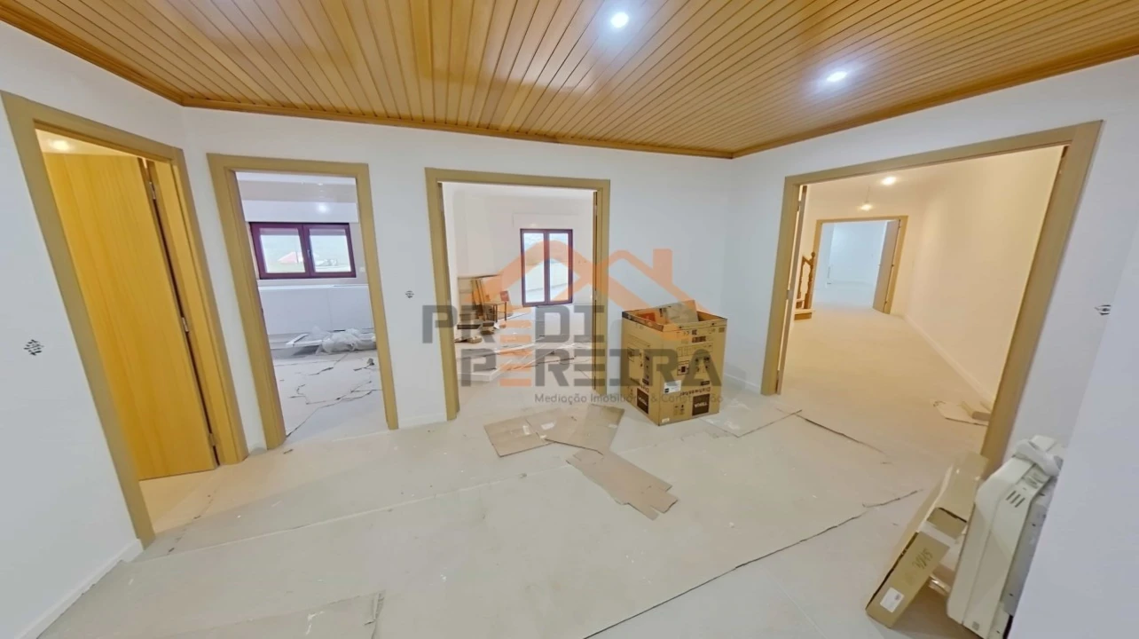 Apartamento T3 para Venda em Casal de Cambra Foto 6