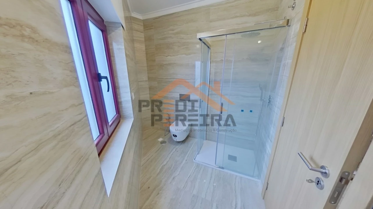 Apartamento T3 para Venda em Casal de Cambra Foto 26