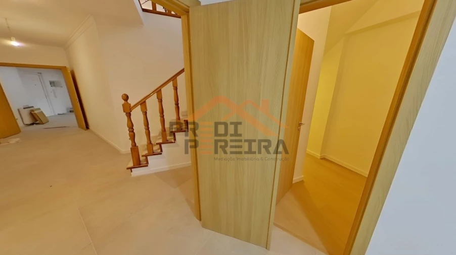 Apartamento T3 para Venda em Casal de Cambra Foto 5