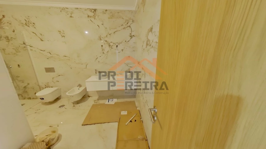 Apartamento T3 para Venda em Casal de Cambra Foto 12