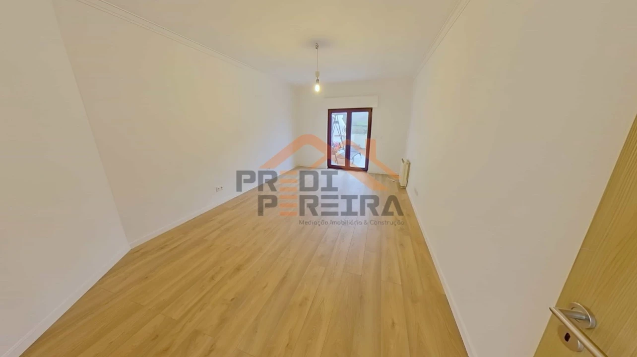 Apartamento T3 para Venda em Casal de Cambra Foto 8