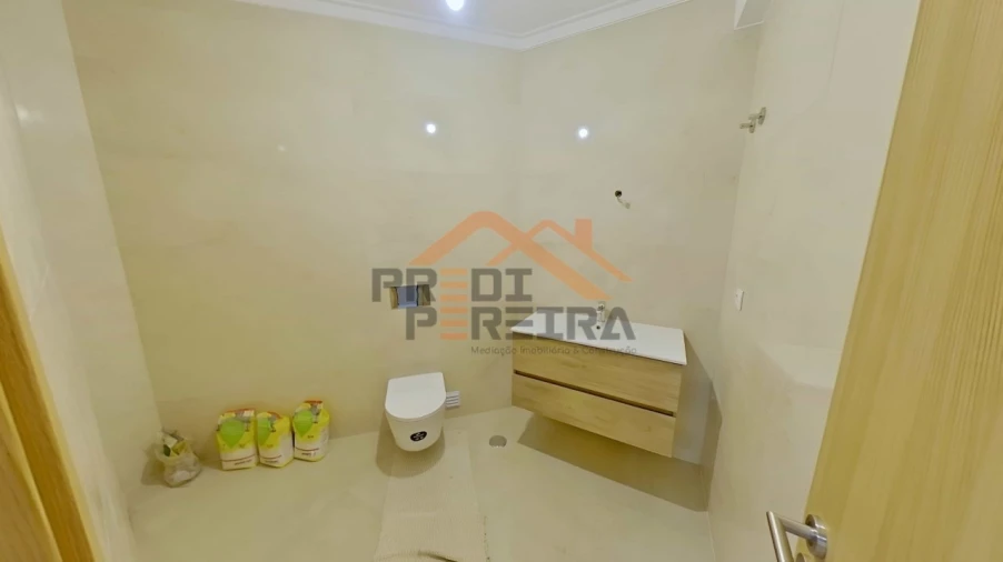 Apartamento T3 para Venda em Casal de Cambra Foto 9