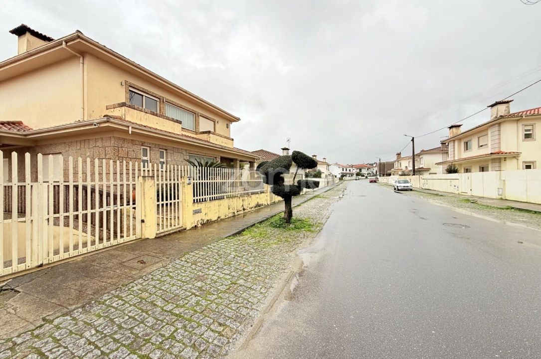 Moradia T3 para Venda em Brito Foto 6