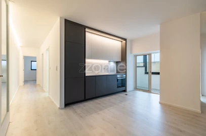 Apartamento T2 para Arrendamento em Lordelo do Ouro e Massarelos