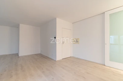 Apartamento T2 para Arrendamento em Lordelo do Ouro e Massarelos