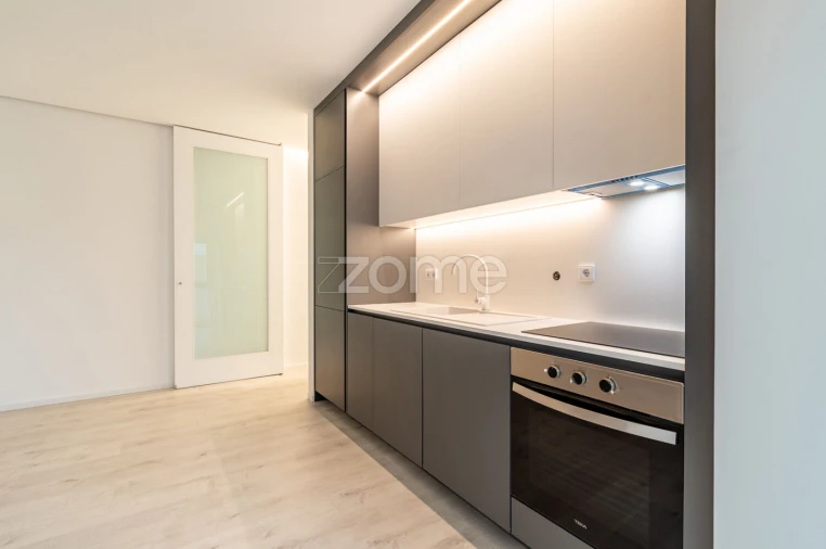 Apartamento T2 para Arrendamento em Lordelo do Ouro e Massarelos Foto 23
